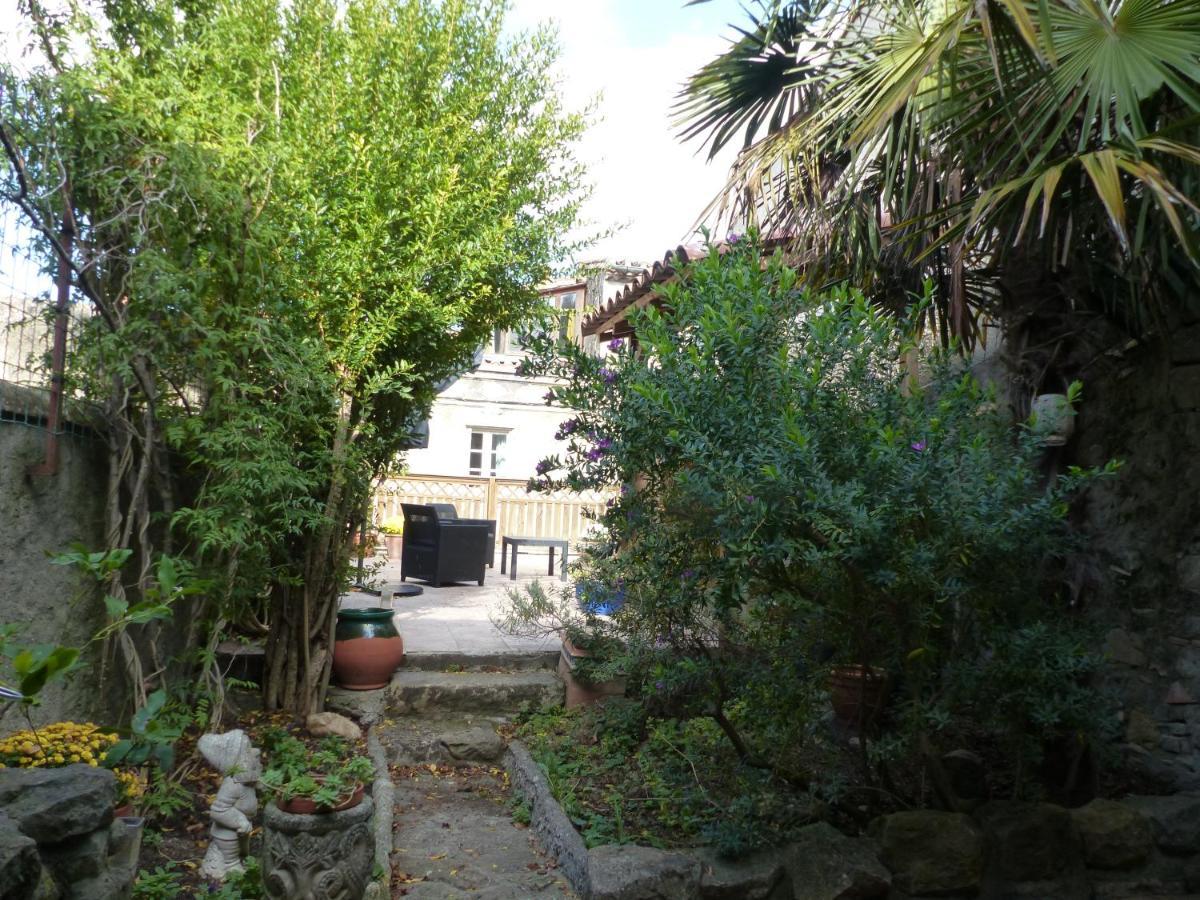 Maison Des Remparts Nichee Sous La Cite カルカソンヌ エクステリア 写真